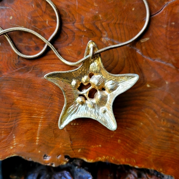 Gold Rhinestone Starfish Necklace - Picture 12 of 12